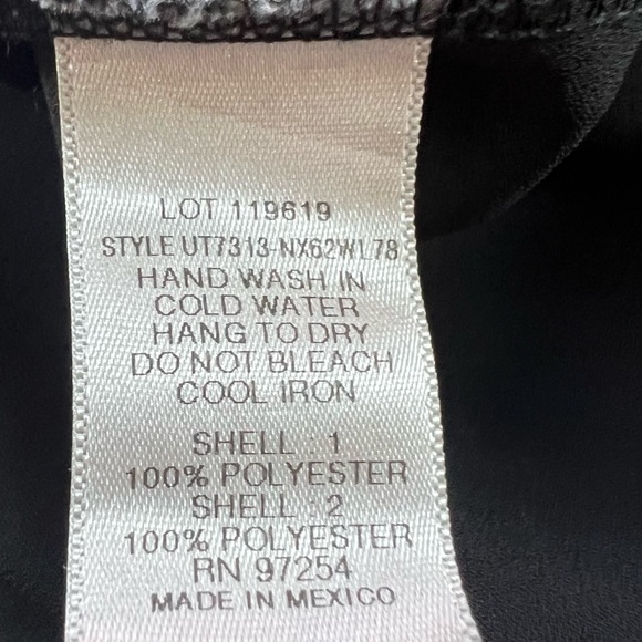 ONE ❤️ CLOTHING Floral Crew Tank Blouse - Picture 5 of 6